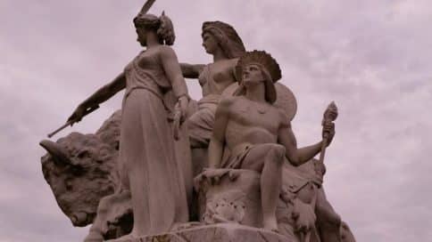 statue Queen of America