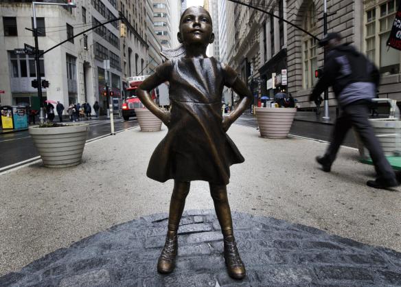 statue fearless girl